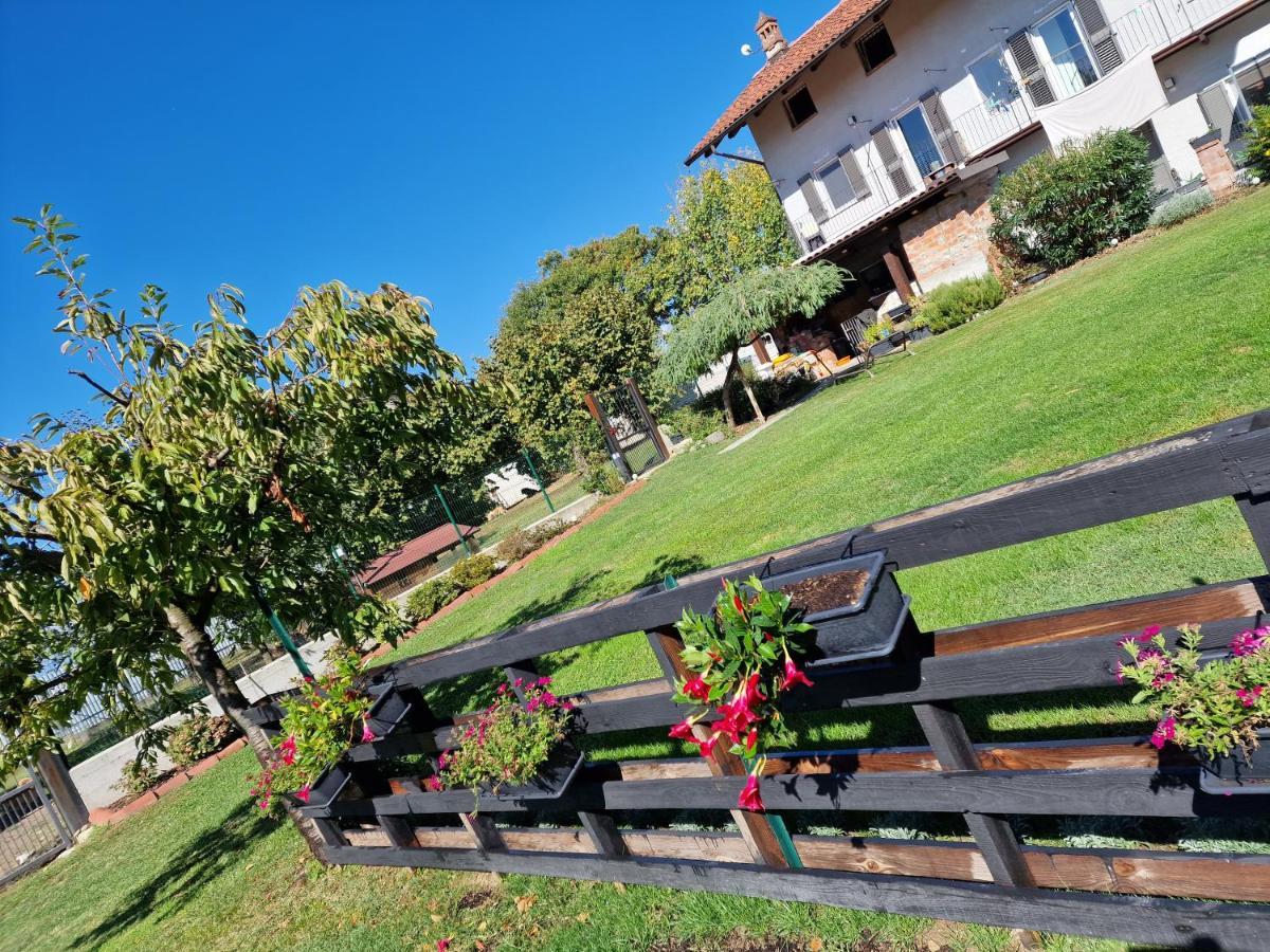 La Tana Dei Corgi Bed & Breakfast Moncrivello Exterior photo